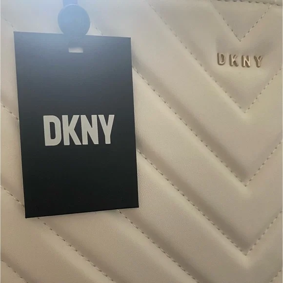 𝐃𝐊𝐍𝐘 Quilted Satchel - Picture 6 of 7